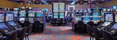 phataya App မိုဘိုင်းဖုန်းပေါ် Slots Live Casino Sportsbook ကစားနေသောမြင်ကွင်း